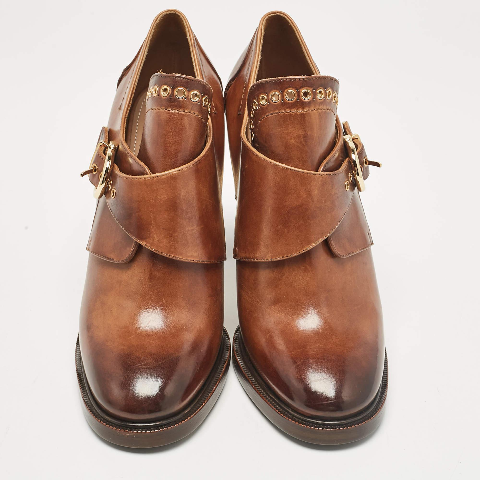 Salvatore Ferragamo Brown Leather Nevers Ankle Booties Size 39 In Excellent Condition For Sale In Dubai, Al Qouz 2