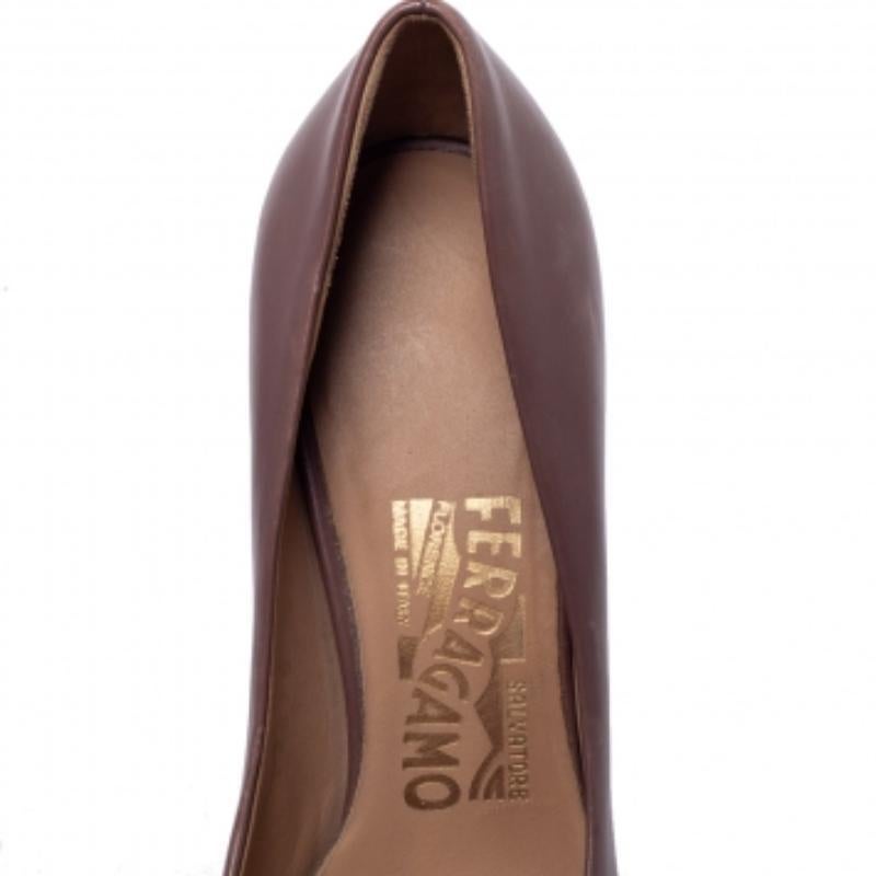 Salvatore Ferragamo - Décolleté con plateau in pelle marrone misura 35.5 In condizioni buone in vendita a Dubai, Al Qouz 2