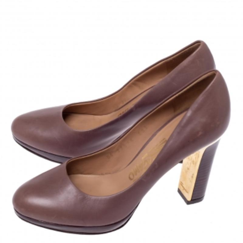Salvatore Ferragamo - Décolleté con plateau in pelle marrone misura 35.5 in vendita 1
