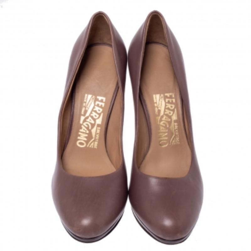 Salvatore Ferragamo - Décolleté con plateau in pelle marrone misura 35.5 in vendita 2