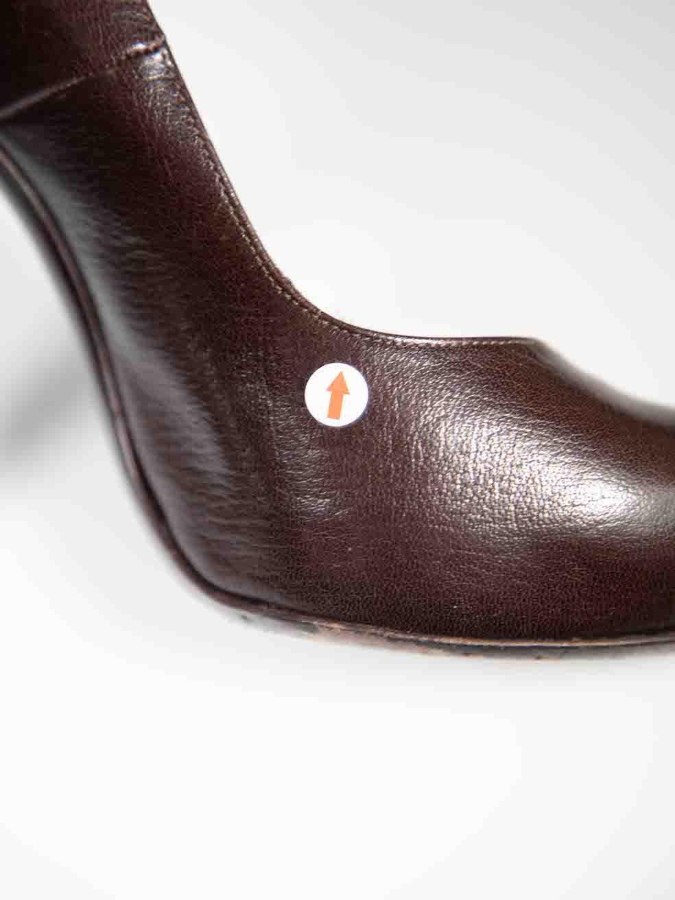 Salvatore Ferragamo Escarpins pointus en cuir Brown Taille US 6.5 en vente 2