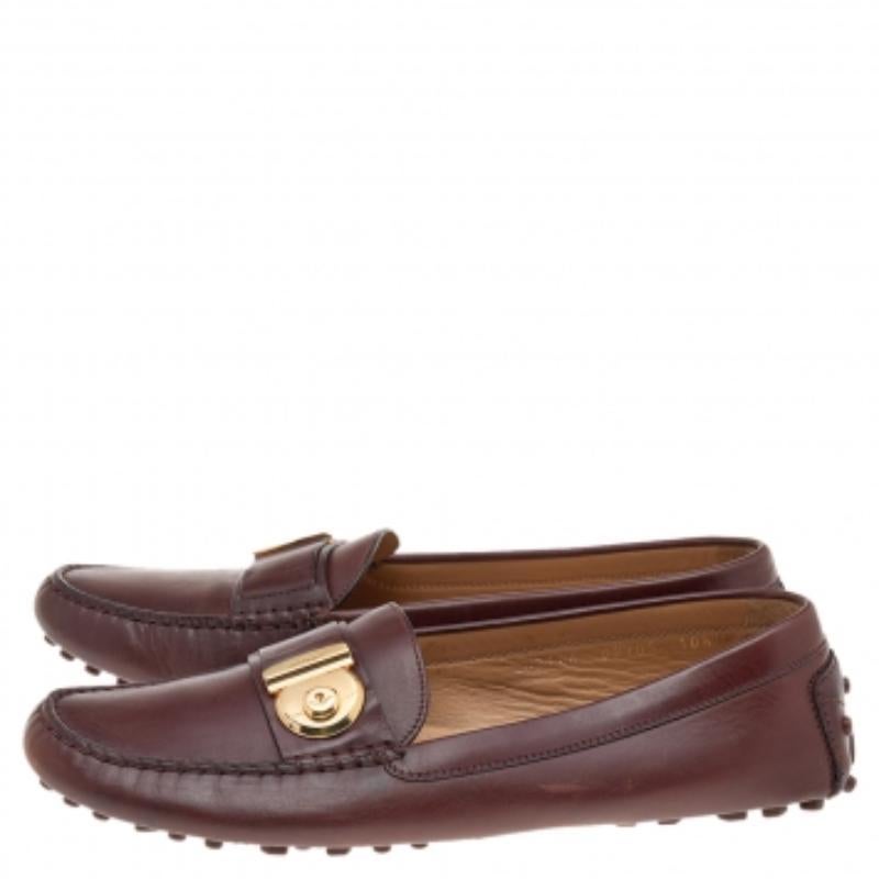 Marrone Salvatore Ferragamo Mocassini in pelle marrone Taglia 41 in vendita