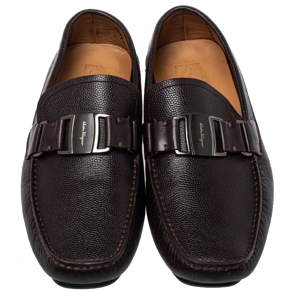 Salvatore Ferragamo Brown Leather Slip On Loafers Size 42 In Good Condition In Dubai, Al Qouz 2