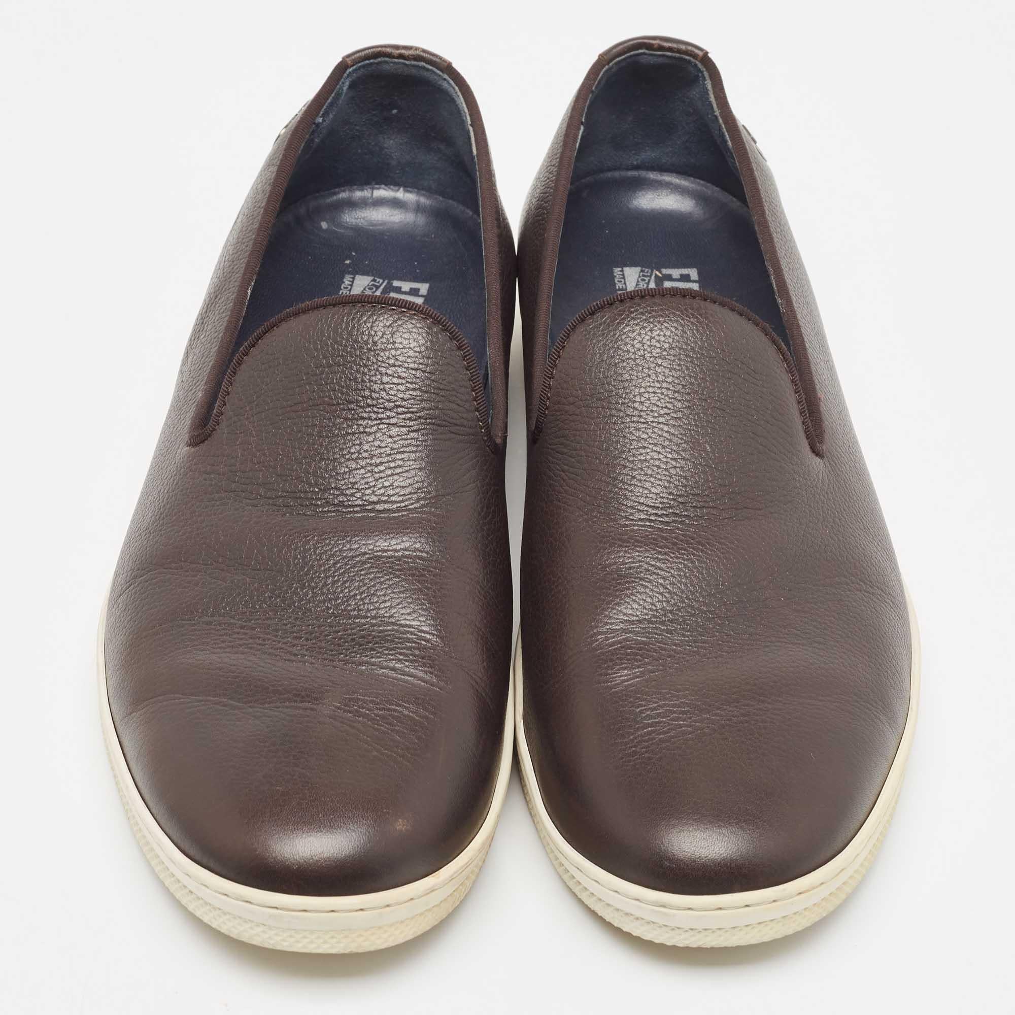 Grigio Salvatore Ferragamo - Scarpe da ginnastica in pelle marrone taglia 41,5 in vendita