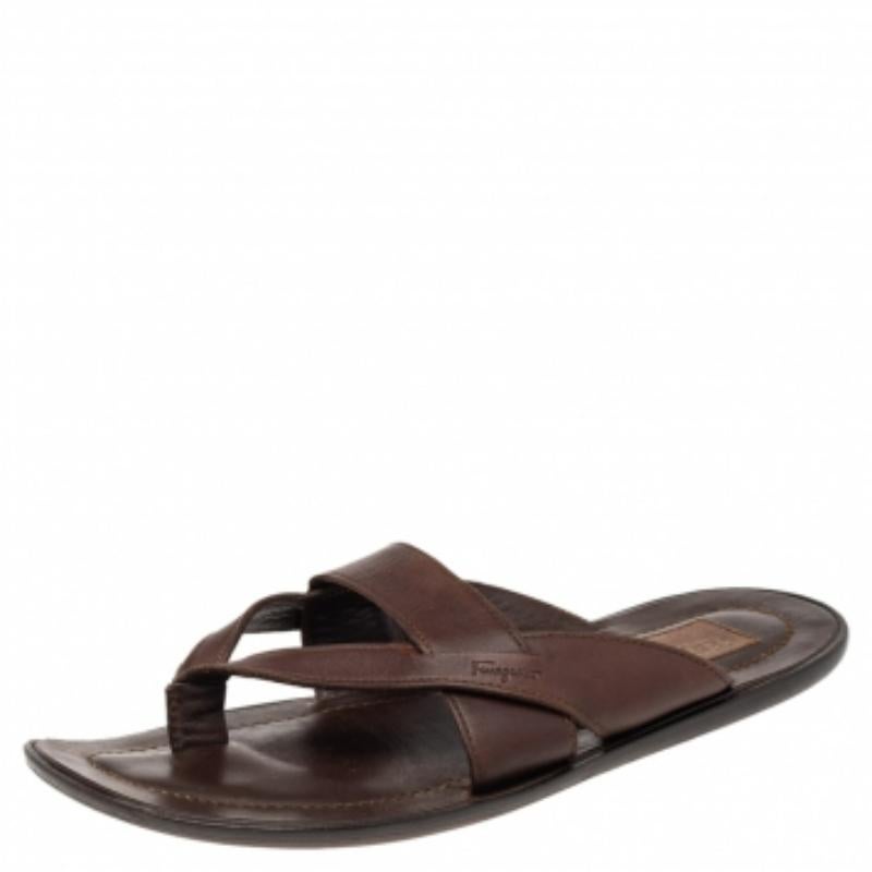 Salvatore Ferragamo Brown Leder Zehenstegsandalen Größe 40.5 (Schwarz) im Angebot