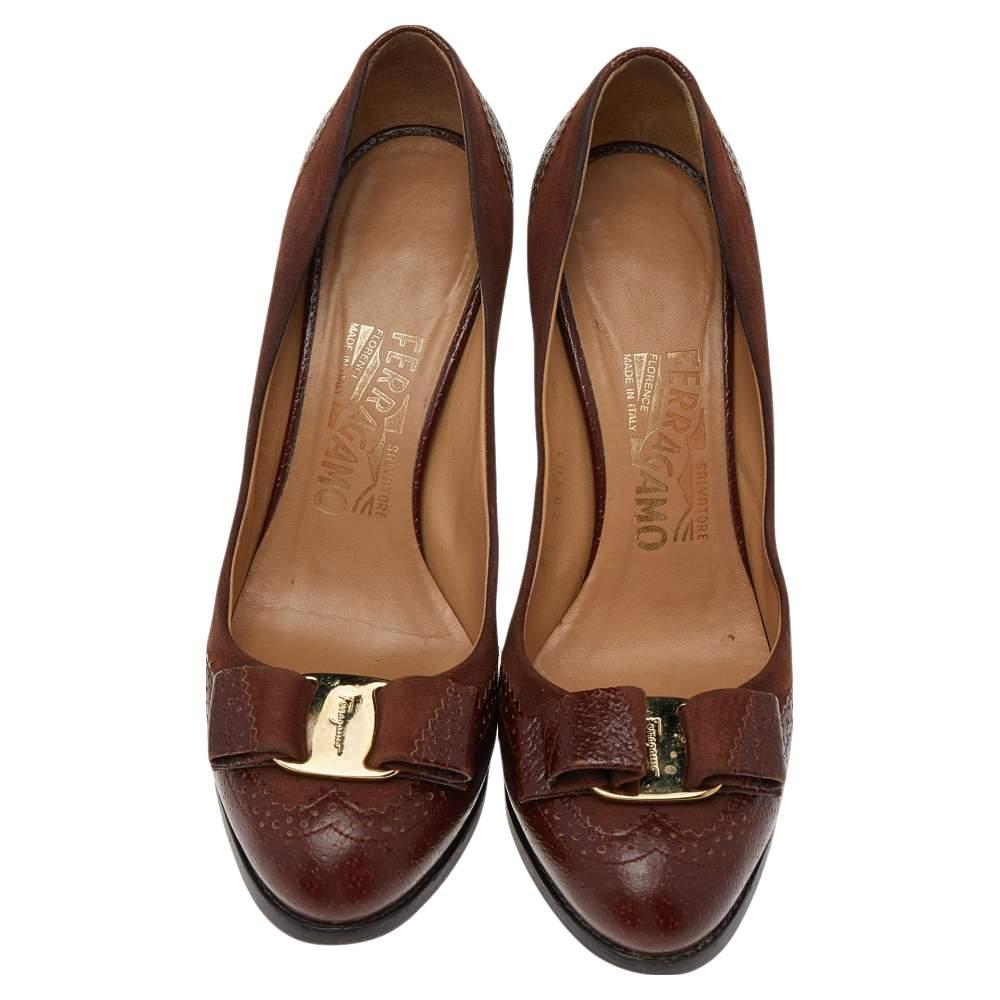 Salvatore Ferragamo Brown Leather Vara Bow Pumps Size 36 In Good Condition In Dubai, Al Qouz 2