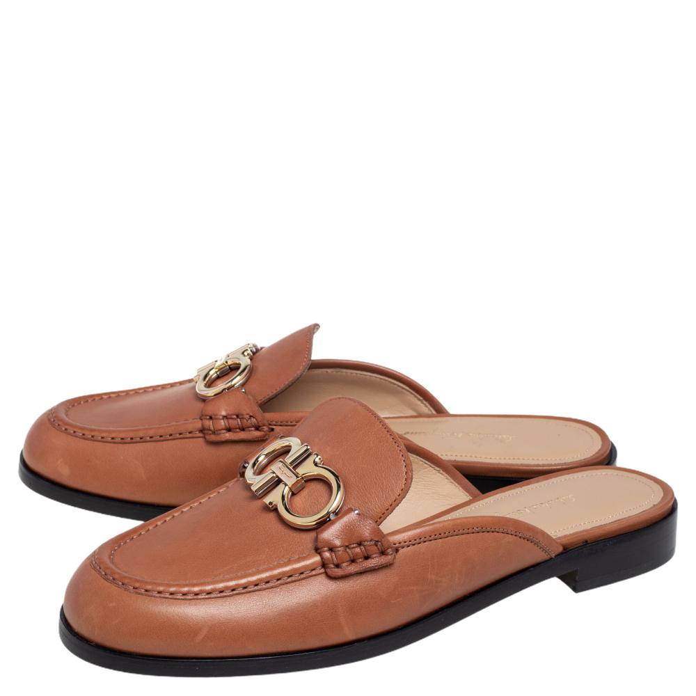 Sophisticated, comfortable, and sleek, these Salvatore Ferragamo Viggo mules are coset staples. Crafted from brown leather in a round-toe silhouette, the uppers are adorned with the Ganici emblem in gold tone for a signature finish.

Includes: