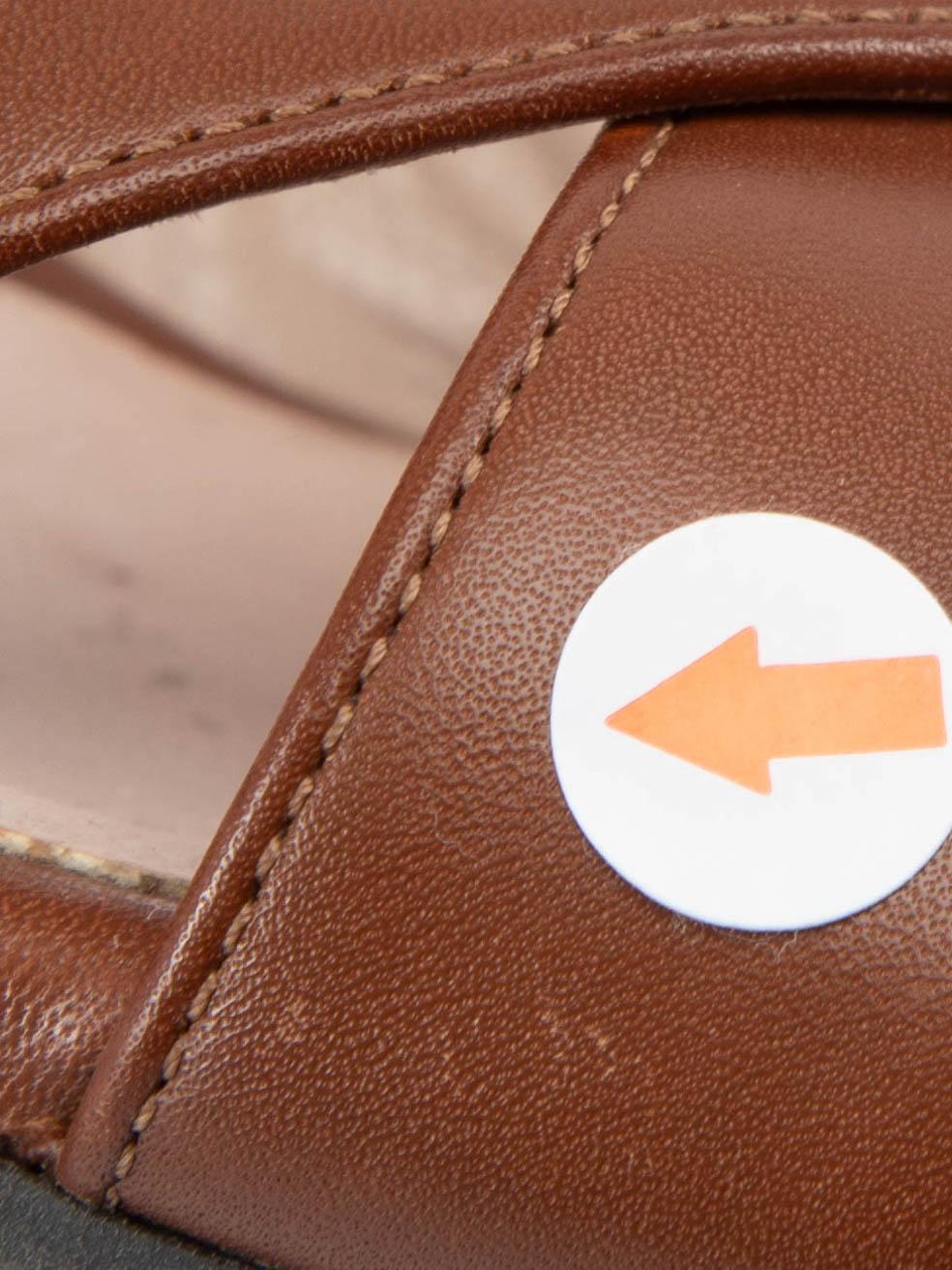 Salvatore Ferragamo Sandales à talons compensés en cuir Brown Taille US 6.5 en vente 1