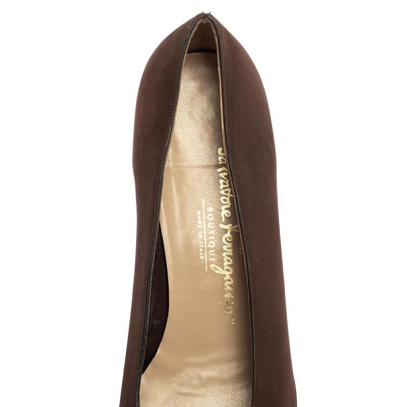 Women's Salvatore Ferragamo Brown Nubuck And Leather Ballet Flats Size 39.5 For Sale