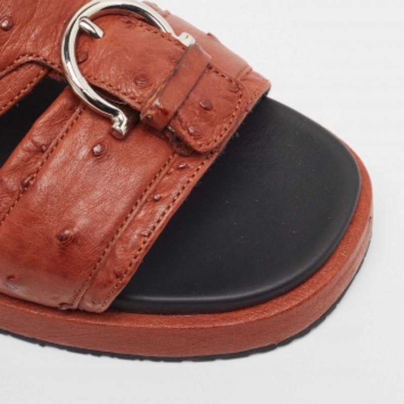Diese Designer-Wohnungen sind eine perfekte Mischung aus Luxus, Stil und Komfort. Sie werden aus hochwertigen MATERIALEN hergestellt und umrahmen Ihre Füße auf die raffinierteste Weise. Sie lassen sich mit einer Vielzahl von Outfits aus Ihrem