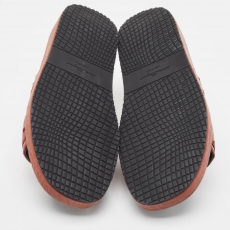 Salvatore Ferragamo Braun Strauß Lutfi Plateau Rutschen Größe 41 im Angebot 3