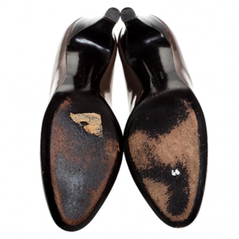 Salvatore Ferragamo - Décolleté con tacco in legno e vernice marrone - misura 38,5 in vendita 2