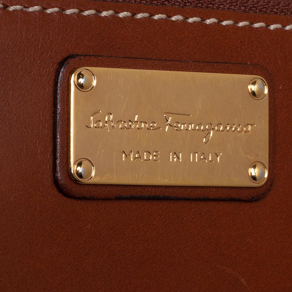 Salvatore Ferragamo - Fourre-tout en cuir perforé marron avec poignée tressée en vente 1