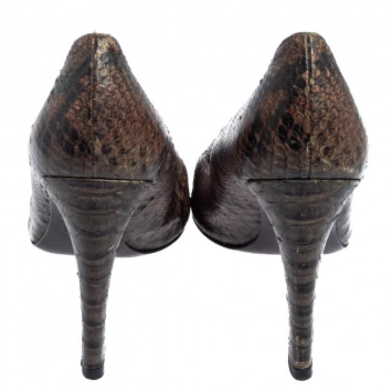Women's Salvatore Ferragamo Brown Python Embossed Leather Pumps Size 39 For Sale