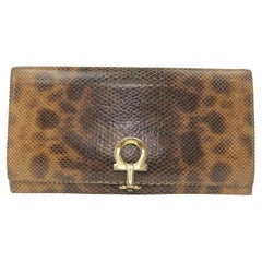 Salvatore Ferragamo Billetera Marrón Piel de serpiente pitón Gancini Solapa larga 22fk1203