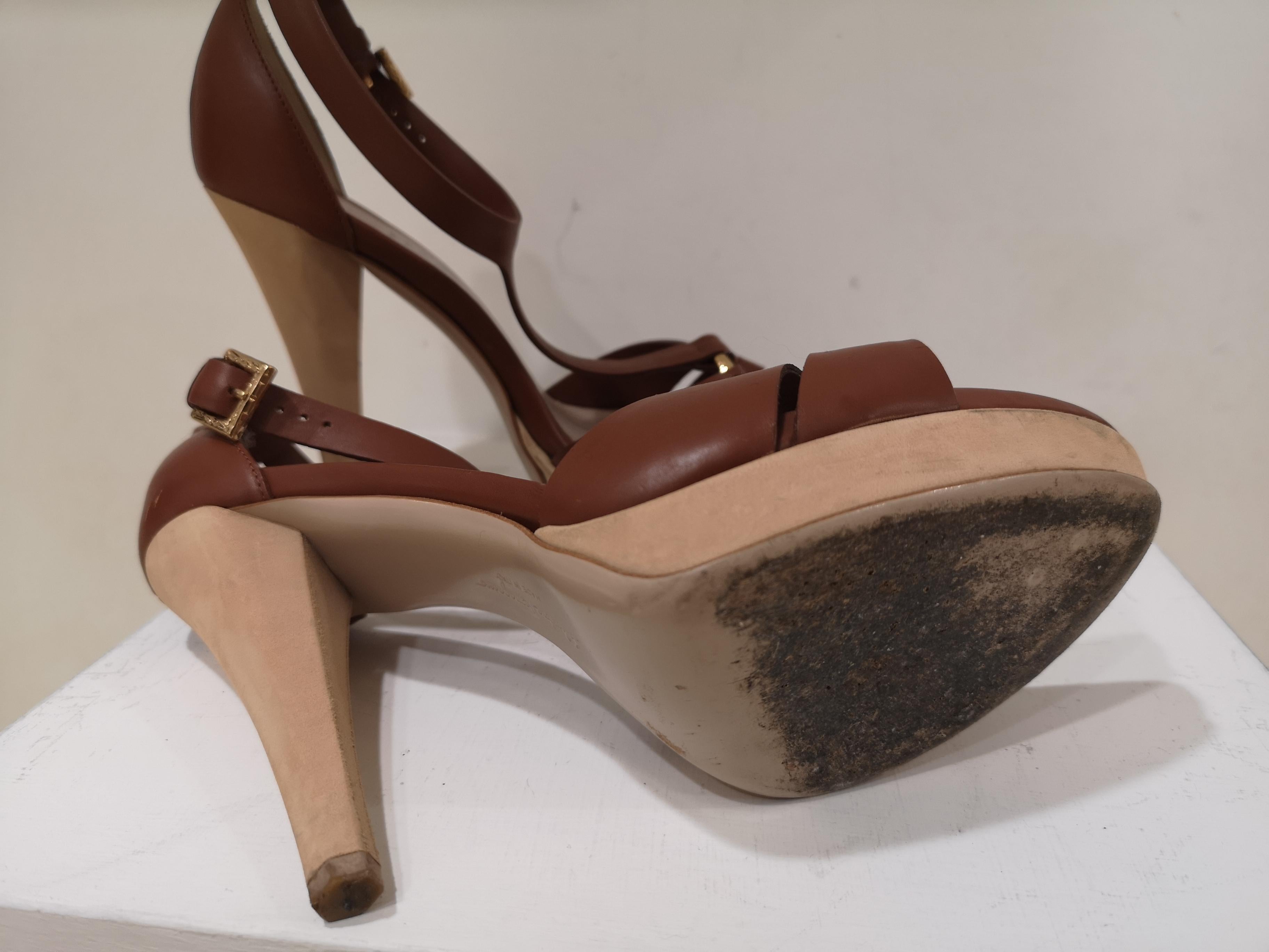 Salvatore Ferragamo  brown sandals In Good Condition In Capri, IT