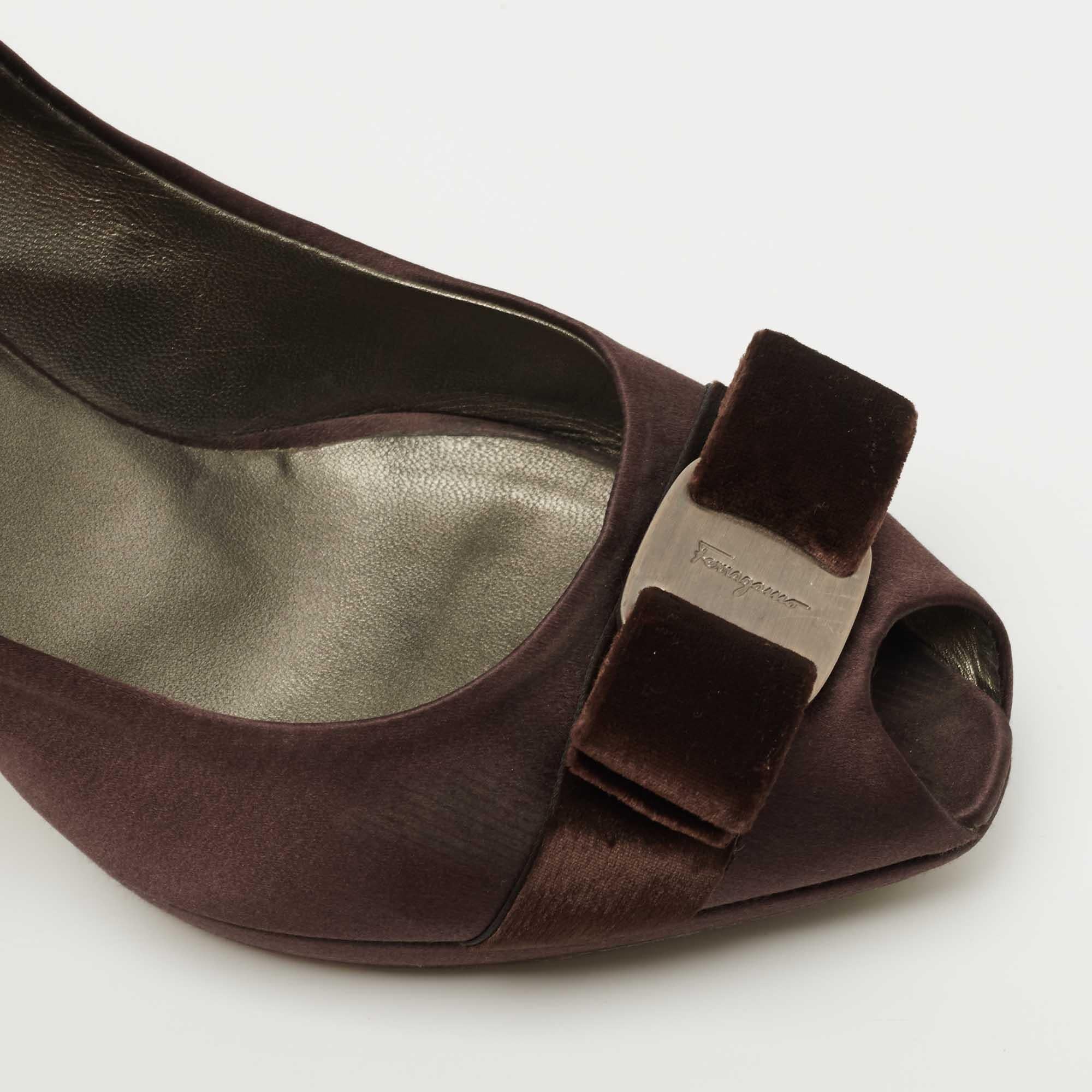 Salvatore Ferragamo Brown Satin Vara Bow Peep Toe Pumps Size 40 For Sale 2