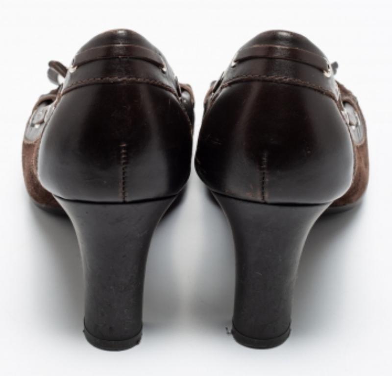 Salvatore Ferragamo Bombas mocasín de ante y piel marrón talla 37 en Bueno estado para la venta en Dubai, Al Qouz 2