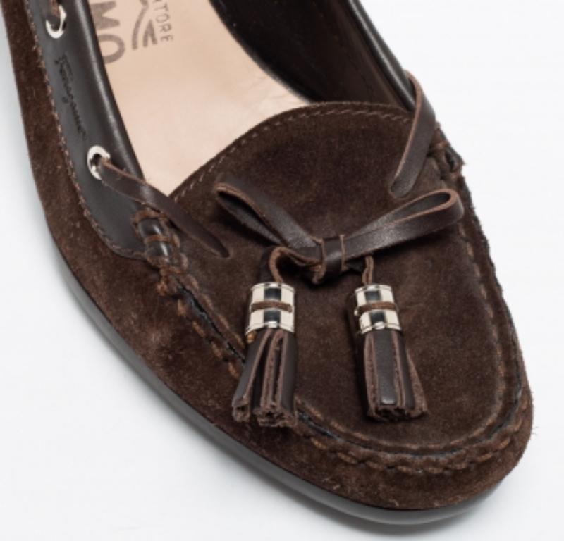 De las mujeres Salvatore Ferragamo Bombas mocasín de ante y piel marrón talla 37 en venta