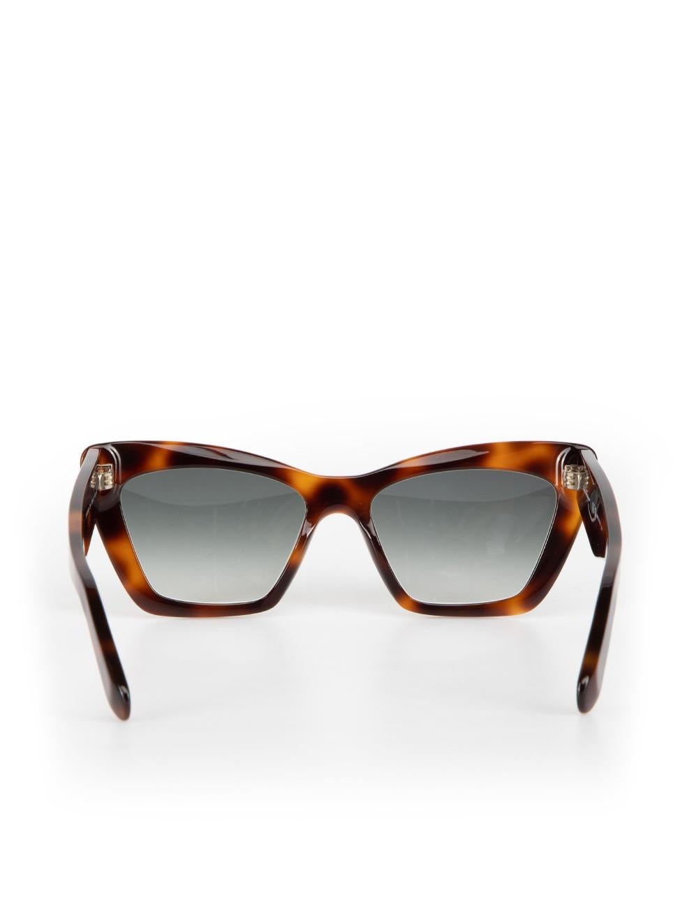 Salvatore Ferragamo Brown Tortoise Cat Eye Sunglasses Pour femmes en vente