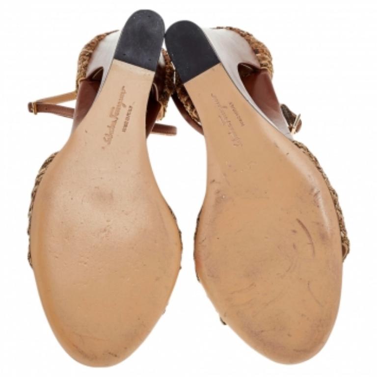 Salvatore Ferragamo Sandali con abbellimento a catena in paglia marrone/tessuto misura 38,5 in vendita 2