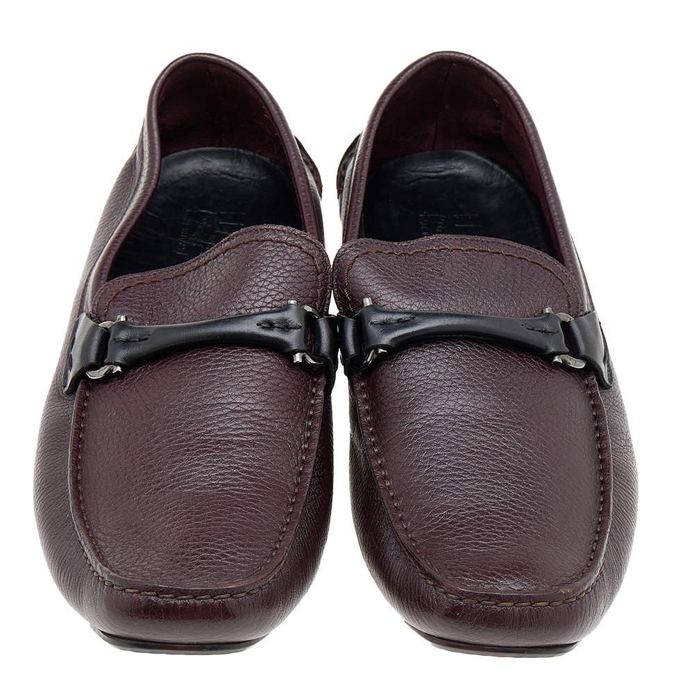 Salvatore Ferragamo Burgundy/Black Leather Gancini Bit Slip On Loafers Size 43 For Sale 4