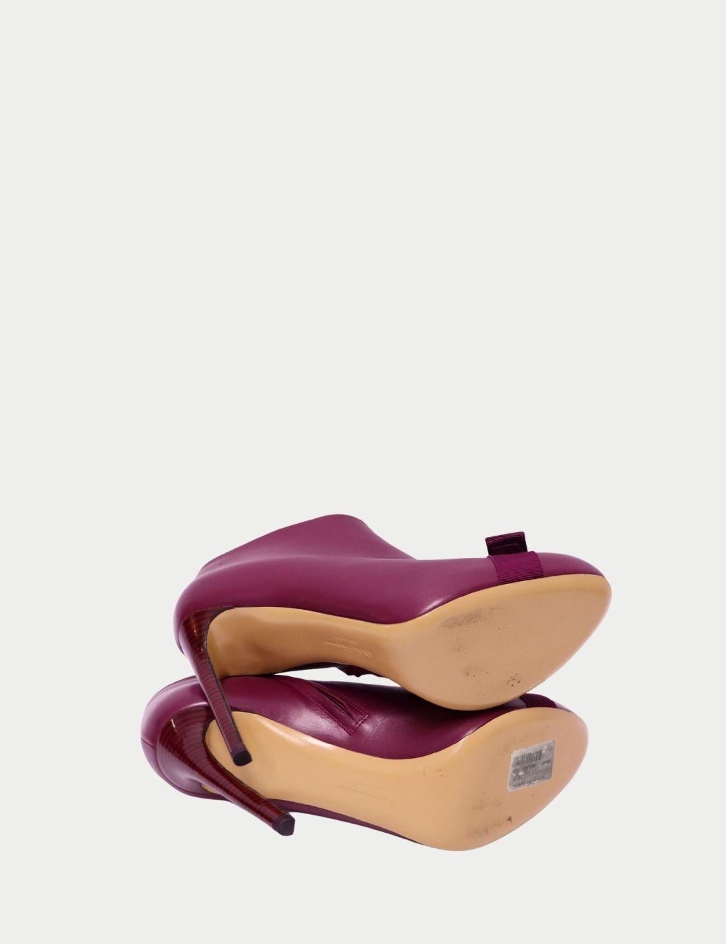 Salvatore Ferragamo Burgundy Bow Ankle Boots - EU 41 Pour femmes en vente