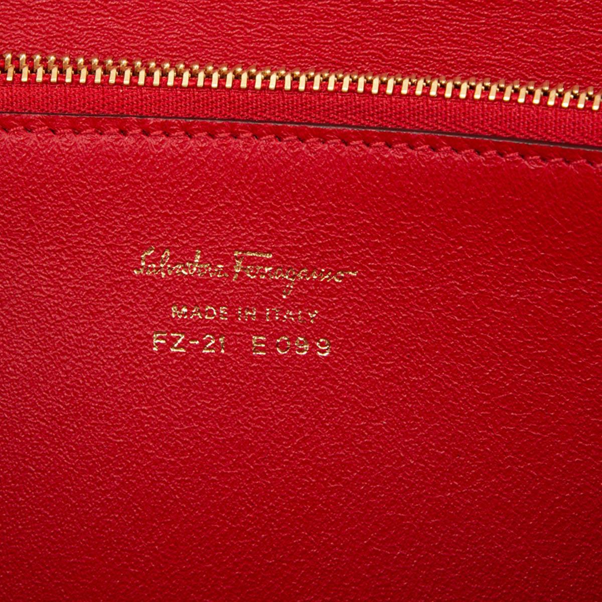 SALVATORE FERRAGAMO burgundy leather AILEEN Shoulder Bag In Excellent Condition In Zürich, CH