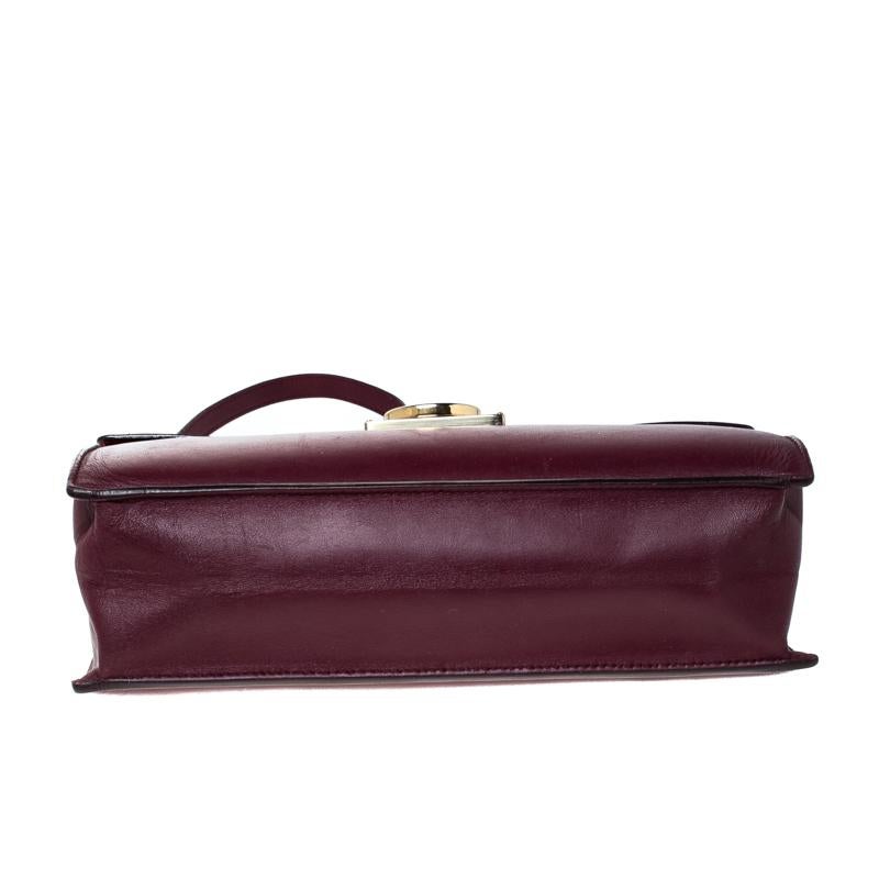 Salvatore Ferragamo Burgundy Leather Gancio Lock Shoulder Bag In Good Condition In Dubai, Al Qouz 2