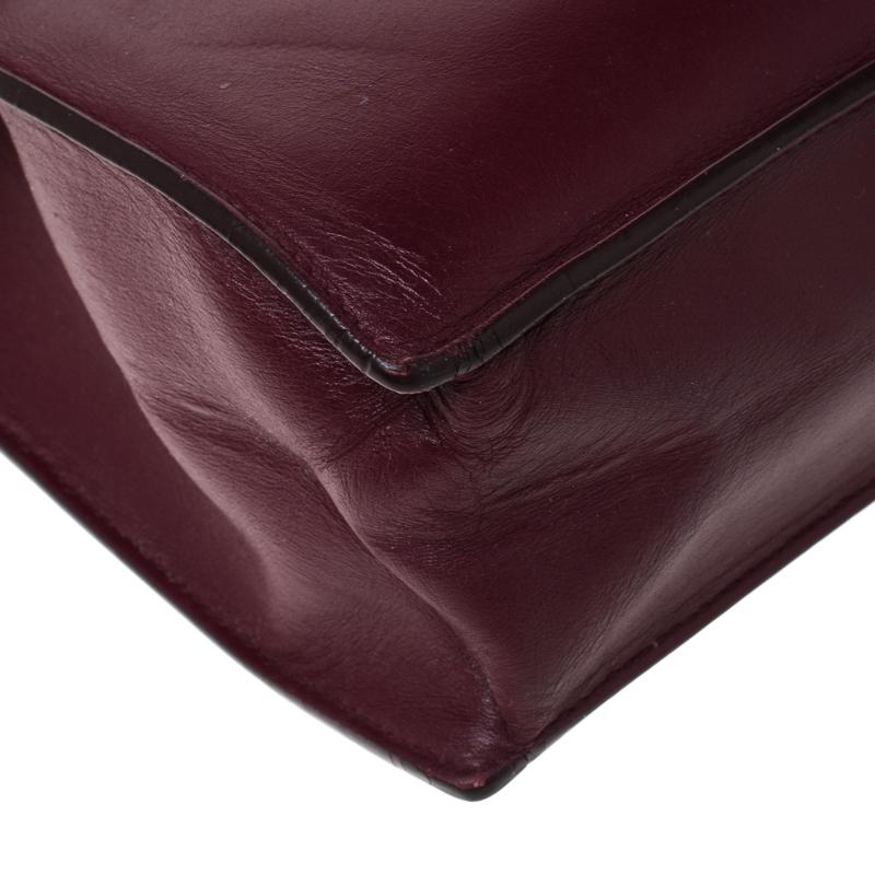Salvatore Ferragamo Burgundy Leather Gancio Lock Shoulder Bag In Fair Condition In Dubai, Al Qouz 2