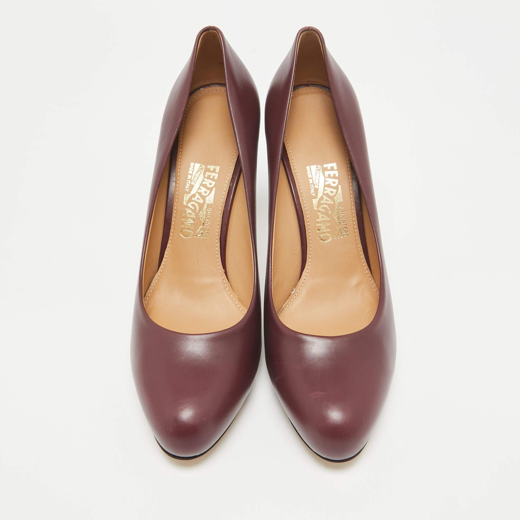 Curvaceous arches a feminine appeal and a well built structure define this set of designer pumps. Coming with comfortable insoles and sleek heels style them with your favorite outfits.