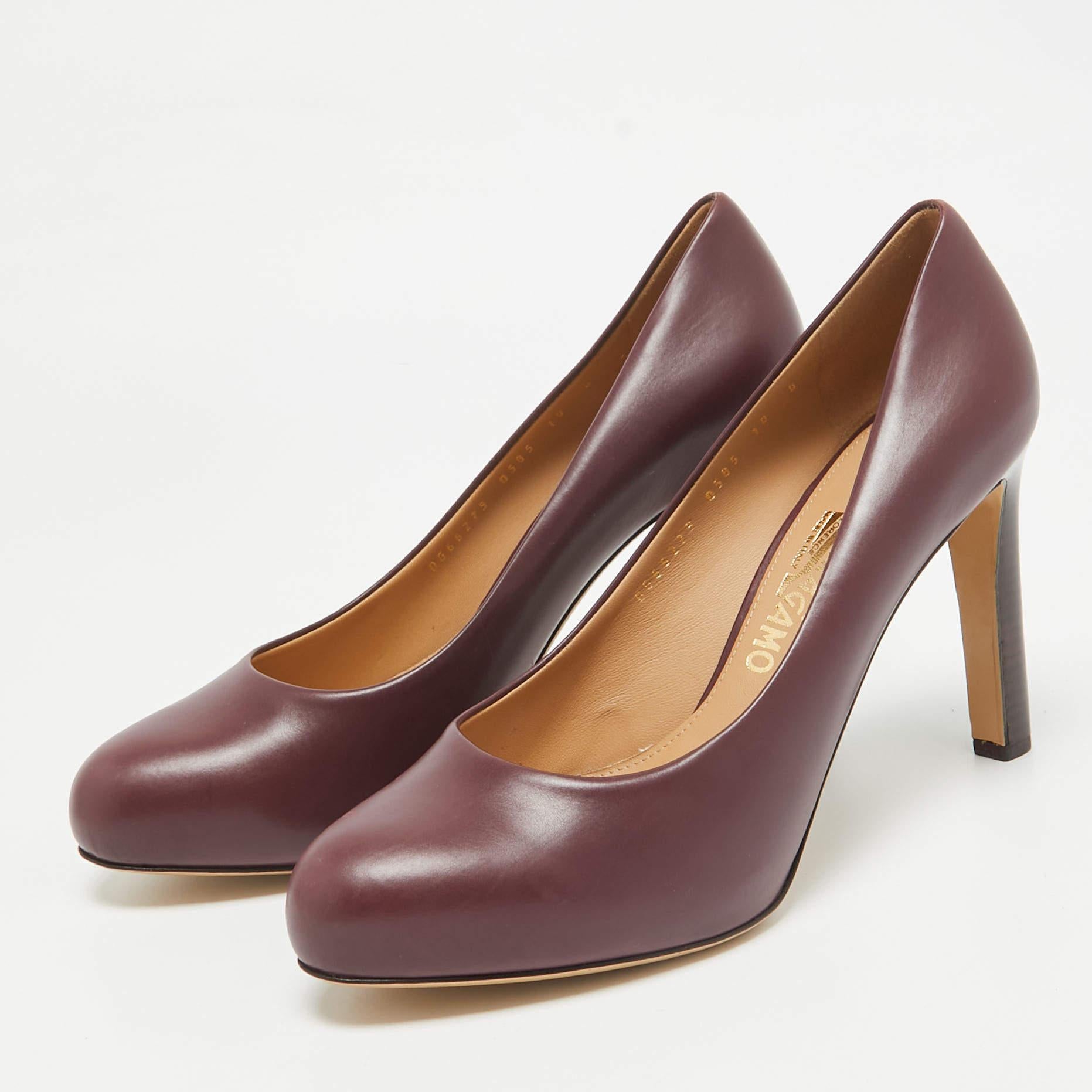 Brown Salvatore Ferragamo Burgundy Leather Leo Block Heel Pumps Size 40.5 For Sale