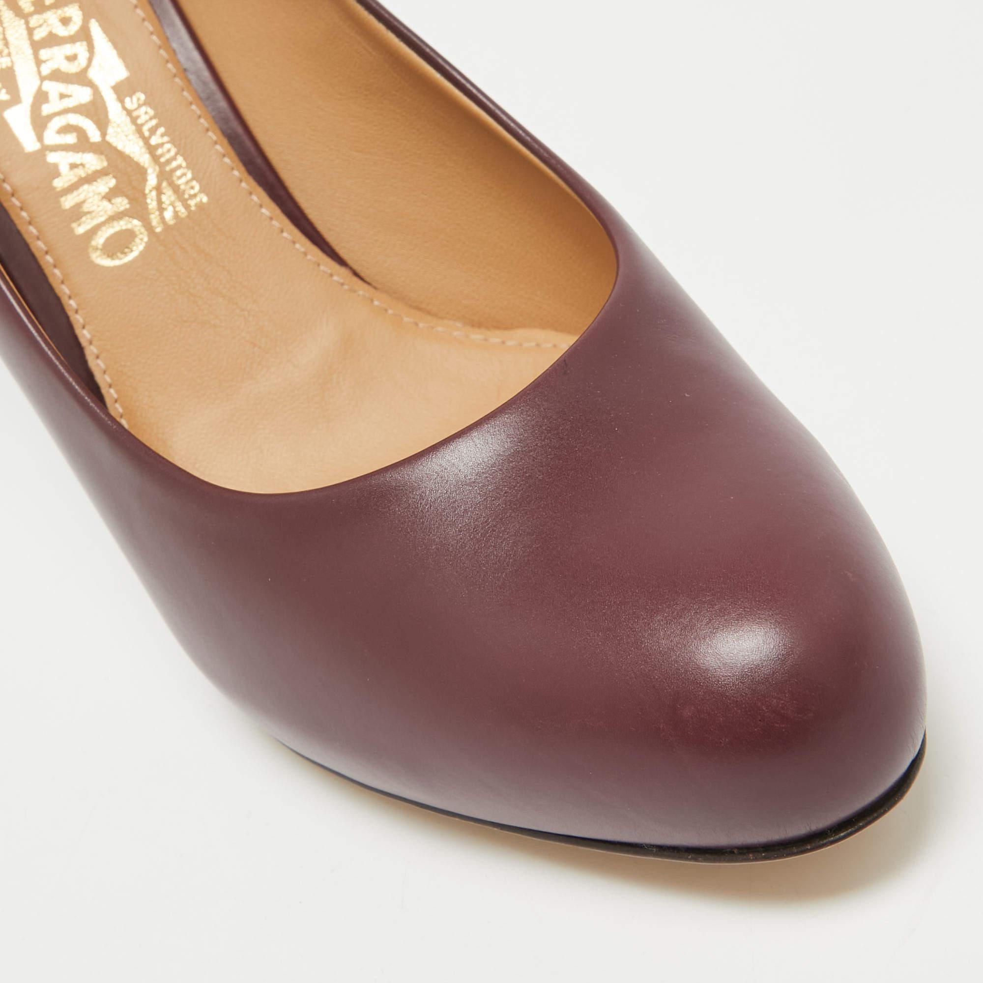 Salvatore Ferragamo Burgundy Leather Leo Block Heel Pumps Size 40.5 For Sale 2