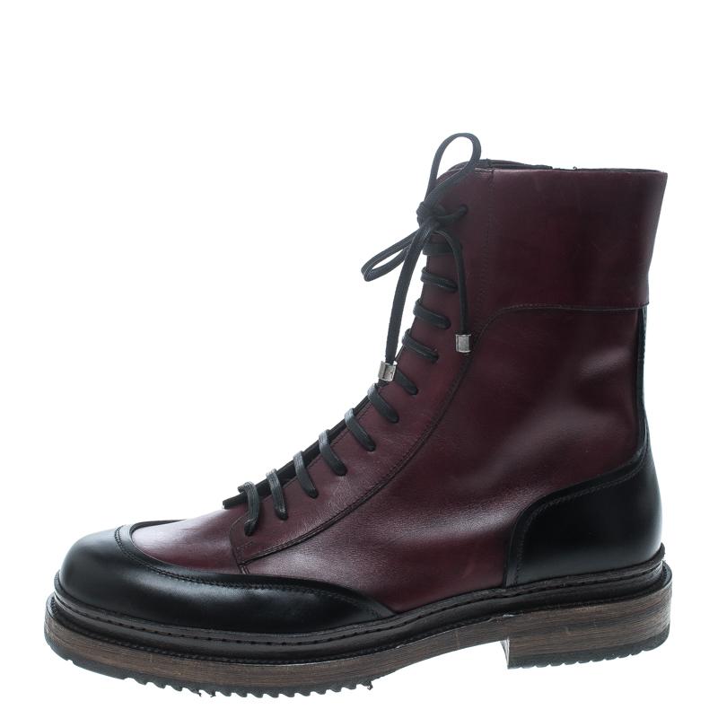 Create a high fashion look with these stunning Mallorca boots from Salvatore Ferragamo. Crafted from burgundy leather and styled to an ankle-length, these boots are on-point with style. They come with contrasting black cap toes, lace-up front, low