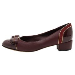 Salvatore Ferragamo escarpins Vara à talons blocs en cuir et daim bordeaux, taille 35,5