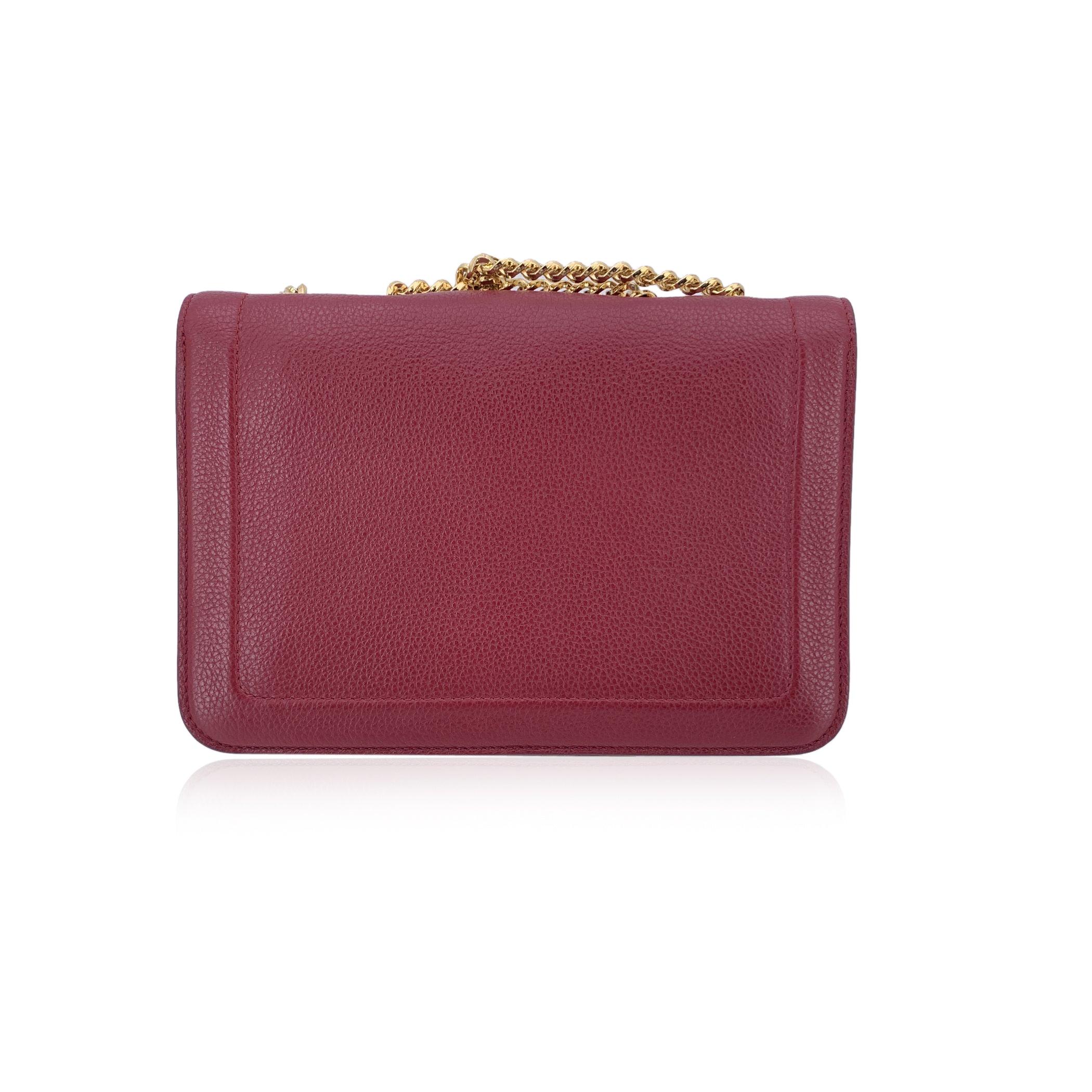 Salvatore Ferragamo Burgundy Leder Vara Bow Flap Umhängetasche im Zustand „Hervorragend“ im Angebot in Rome, Rome
