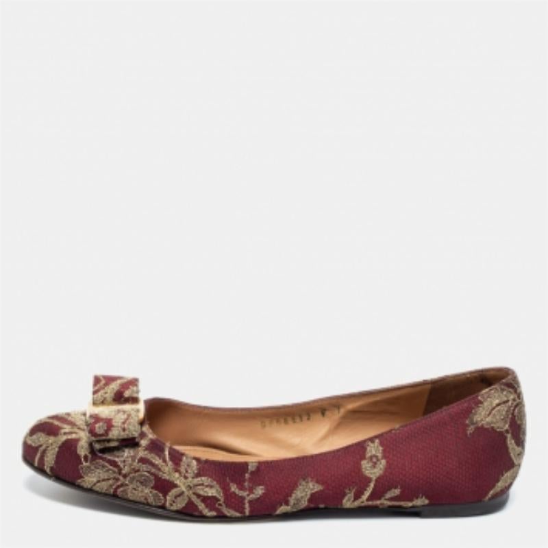 Salvatore Ferragamo - Ballerines en tissu de lurex bourgogne taille 37,5 en vente