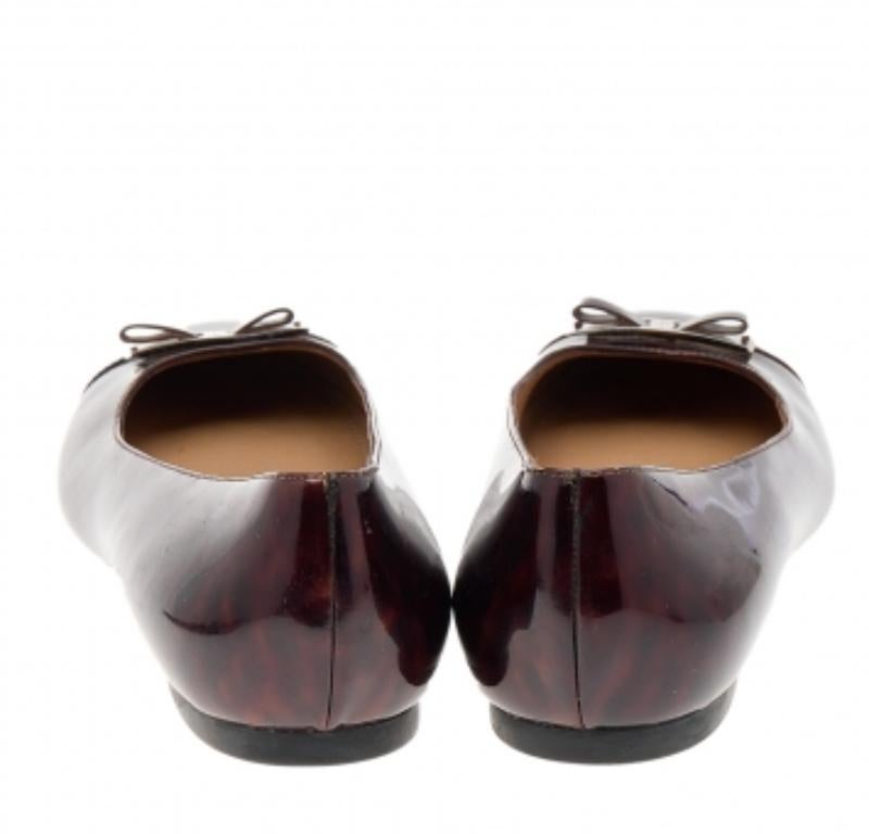 Noir Salvatore Ferragamo - Chaussures à nœud Vara en cuir verni bordeaux, taille 38,5 en vente