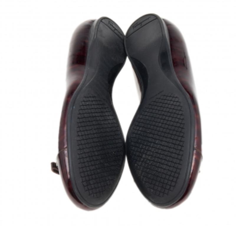 Salvatore Ferragamo - Chaussures à nœud Vara en cuir verni bordeaux, taille 38,5 en vente 2
