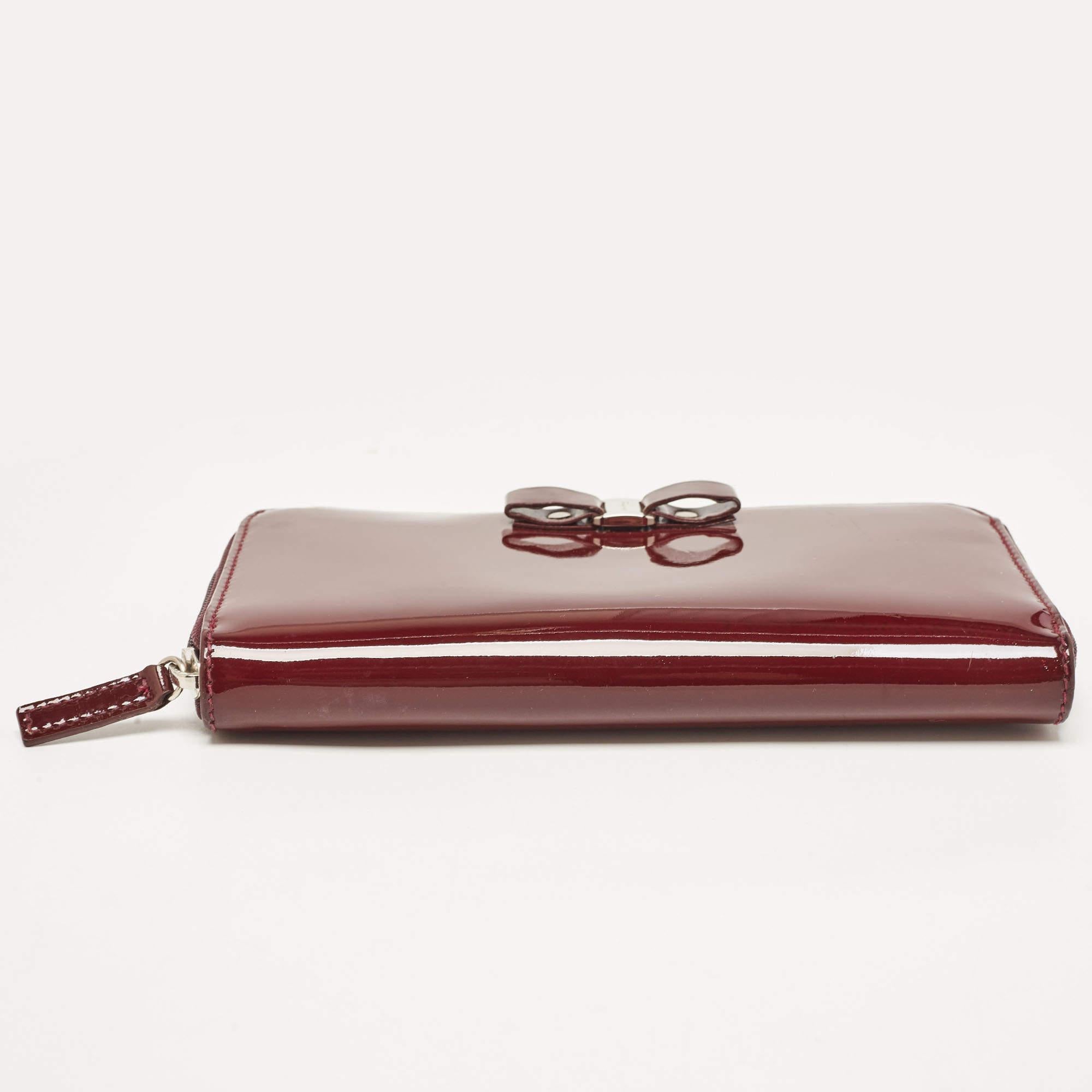 Salvatore Ferragamo Burgundy Patent Leather Vara Bow Zip Around Wallet For Sale 5