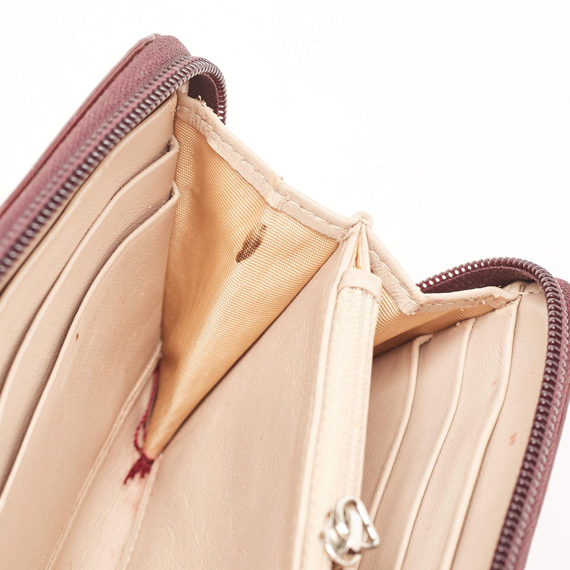 Women's Salvatore Ferragamo Burgundy Patent Leather Vara Bow Zip Around Wallet For Sale