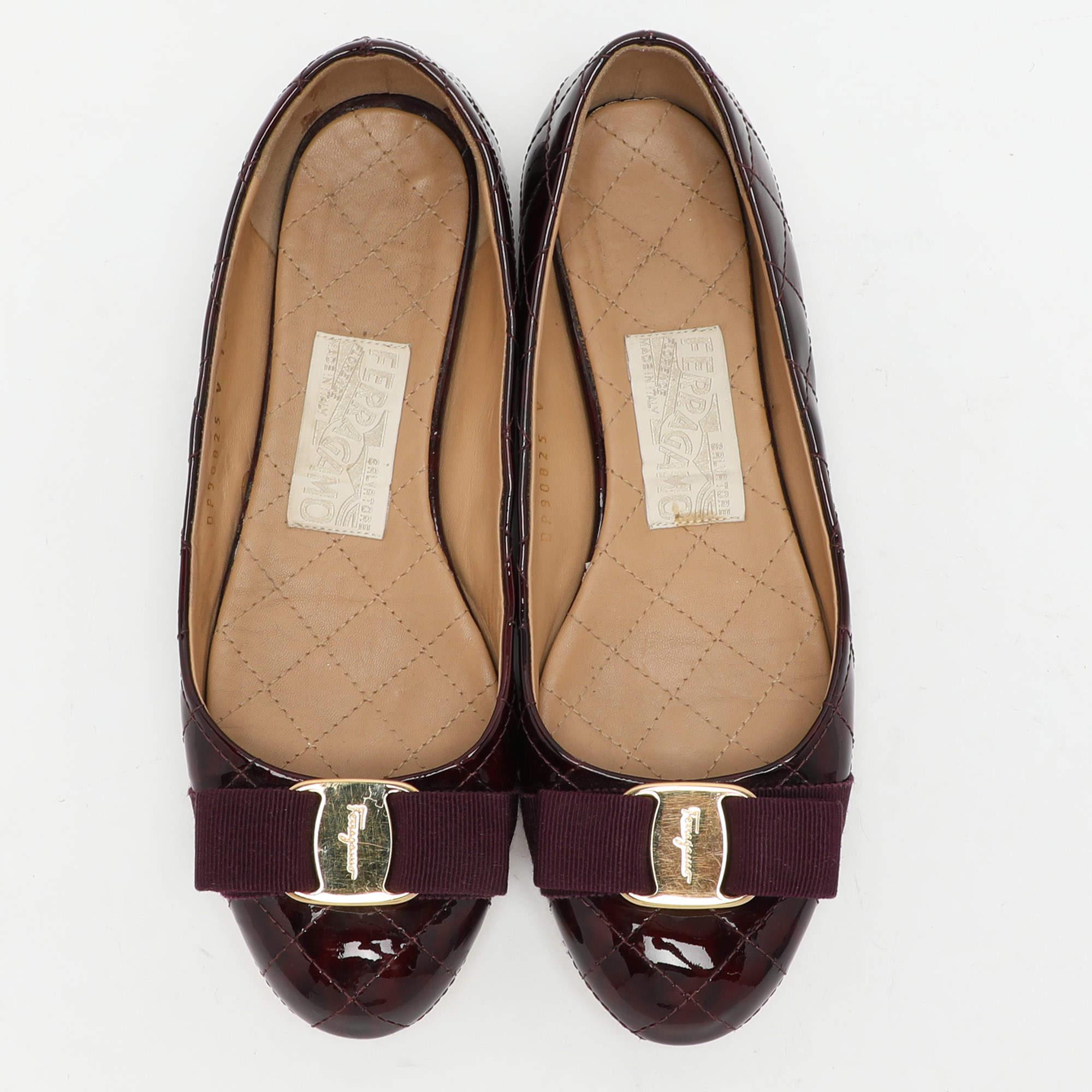 Salvatore Ferragamo Bailarinas Varina de charol burdeos talla 36 Negro en venta