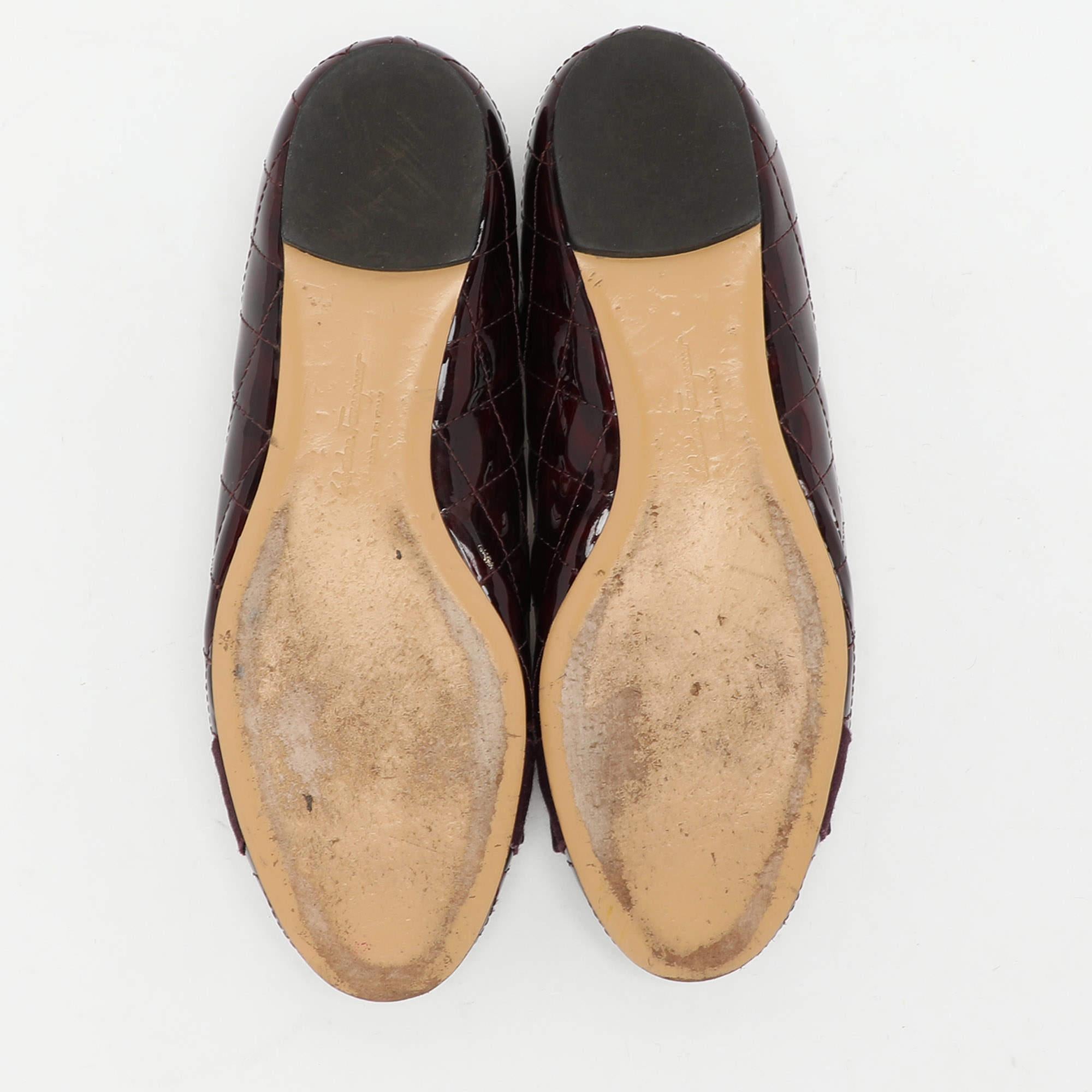 Salvatore Ferragamo Bailarinas Varina de charol burdeos talla 36 en venta 1