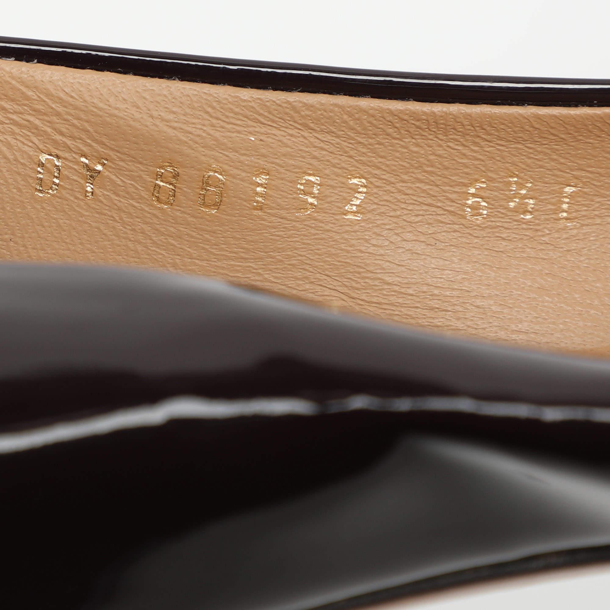 Salvatore Ferragamo Ballerines Varina en cuir verni bourgogne avec nœud, taille 37 en vente 3