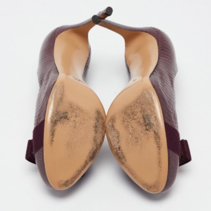 Salvatore Ferragamo Bombas con Lazo Vara Pitón Borgoña Talla 38 en venta 4