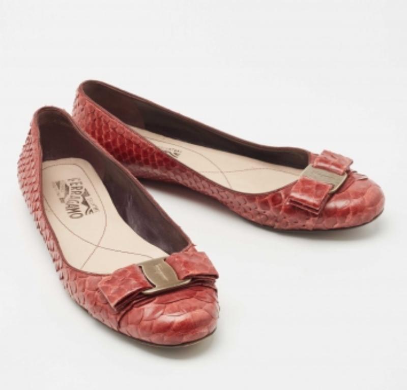 Salvatore Ferragamo Bailarinas Varina Pitón Borgoña Talla 37 Marrón en venta