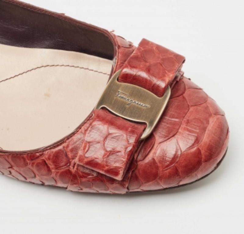 Salvatore Ferragamo Bailarinas Varina Pitón Borgoña Talla 37 en venta 2