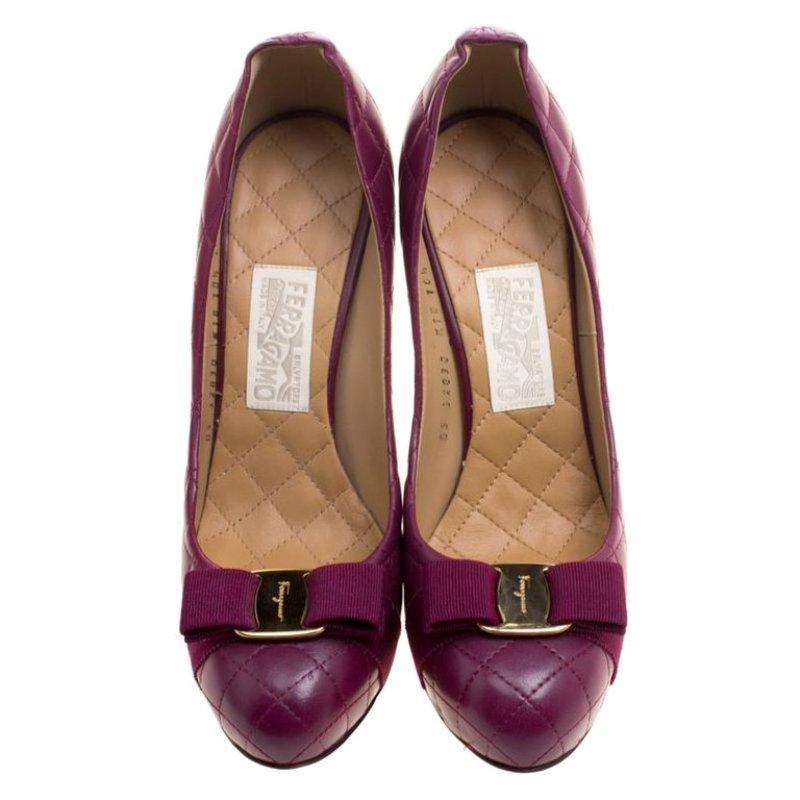 Look posh and in style with these Salvatore Ferragamo pumps! Crafted from burgundy leather in a quilt design, this gorgeous pair features leather-lined insoles housing the brand's iconic label. Complete with 12.5 cm heels and gold-tone logo within