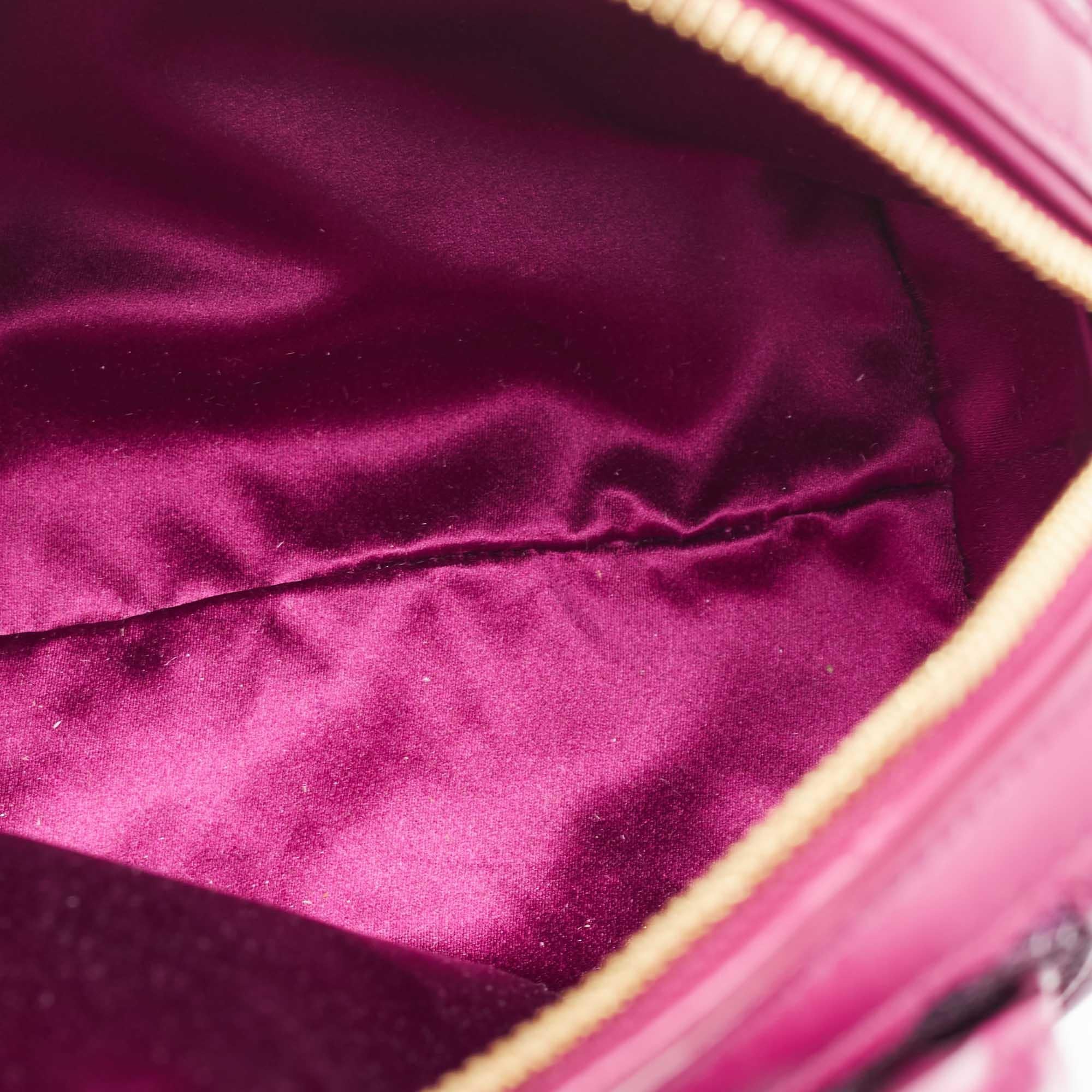Salvatore Ferragamo, borsa in pelle e paillettes bordeaux Fiamma Satchel in vendita 2