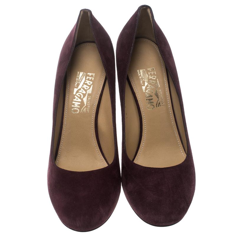 This pair of pumps by Salvatore Ferragamo sets a benchmark of sophistication. Add a sign of panache to your look with these suede pumps. They have been designed to keep up to the latest fashion. Pair up these burgundy pumps with a bright outfit for